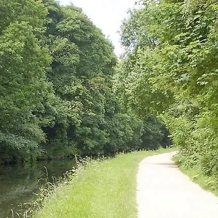 *rg7h*for Your Relaxed & Cosy Free Parking * Leeds (West Yorkshire)